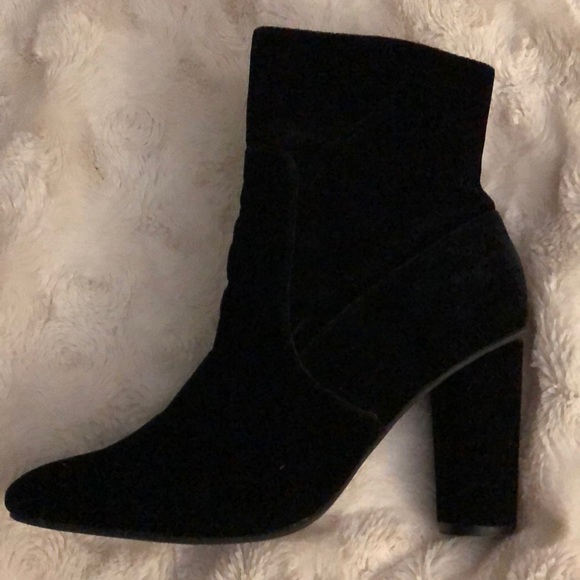 Boutique black velvet trendy circle block booties - Picture 3 of 8